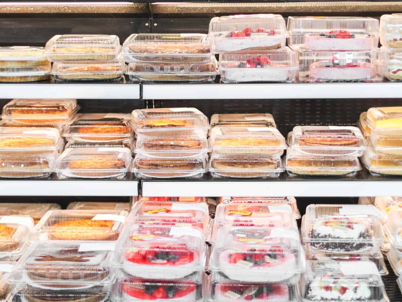 Shelf of packaged cakes and desserts with NutriFusion’s blend as preservatives arranged in clear plastic containers.